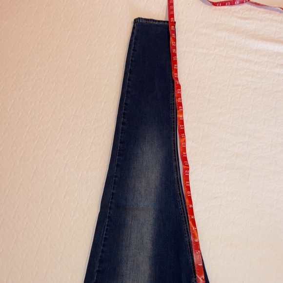 Eighty-two Slim Denim Jeans. - Picture 7 of 7